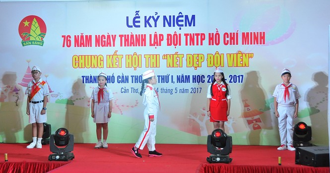 Hoa khôi Huỳnh Thúy Vi duyên dáng chấm thi “Nét đẹp Đội viên” - ảnh 5