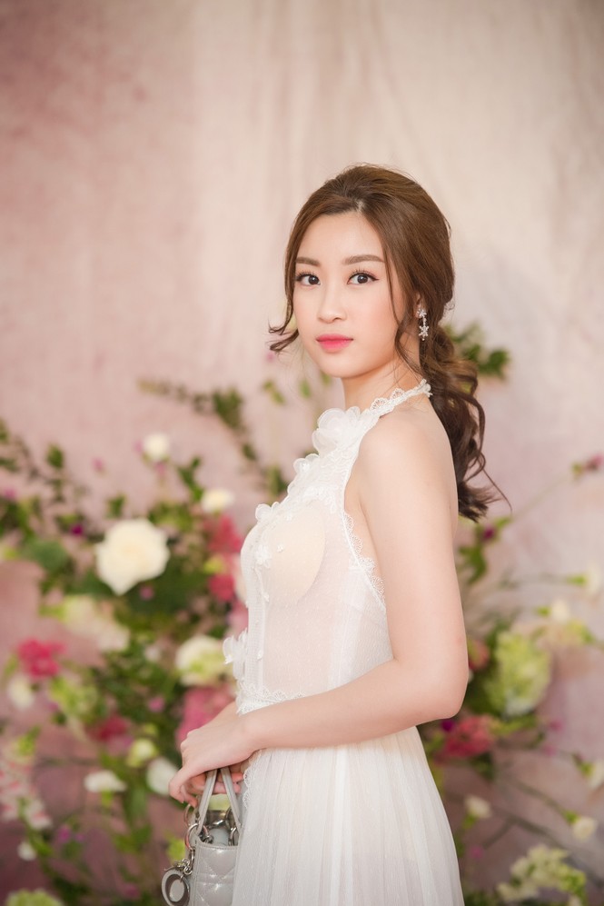 Dàn hoa hậu, á hậu 'đọ sắc' với váy ren trắng xuyên thấu - ảnh 2