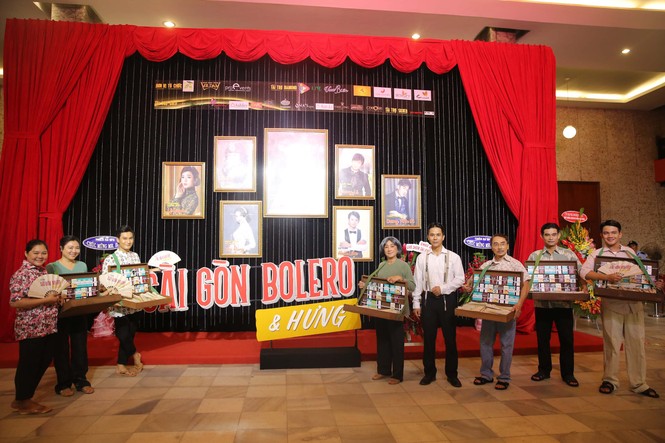 Dàn sao Việt nô nức đi xem liveshow bolero của Đàm Vĩnh Hưng - ảnh 1