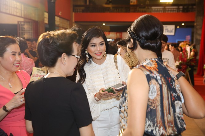 Dàn sao Việt nô nức đi xem liveshow bolero của Đàm Vĩnh Hưng - ảnh 9