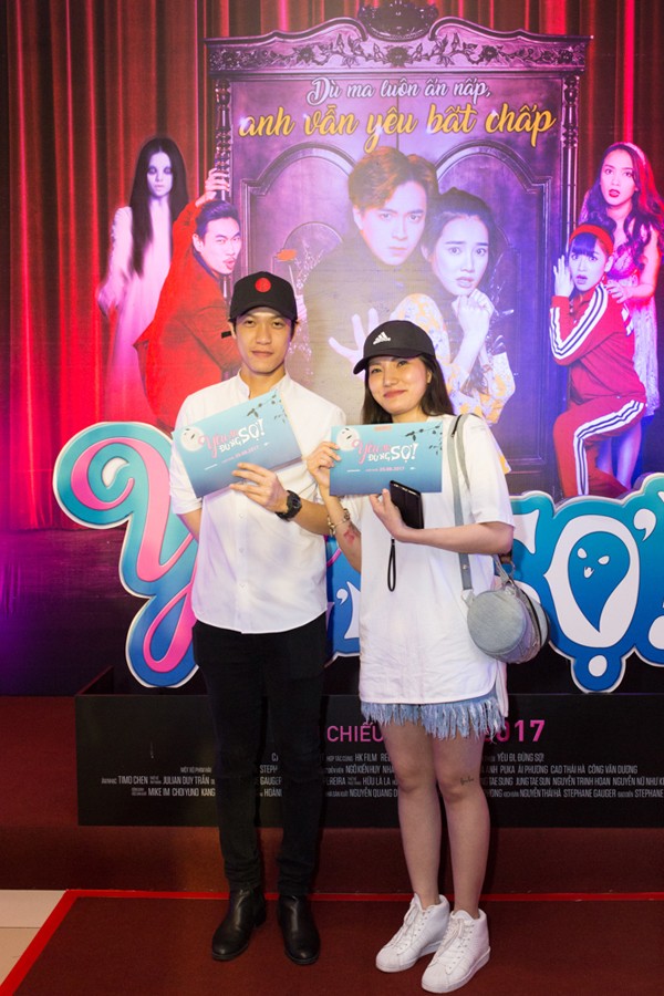 Nhã Phương vai trần gợi cảm bên 'chàng Bắp' Ngô Kiến Huy - ảnh 6