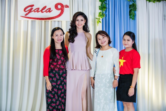 Á hậu Thanh Tú quyến rũ với váy xẻ gam màu pastel - ảnh 7