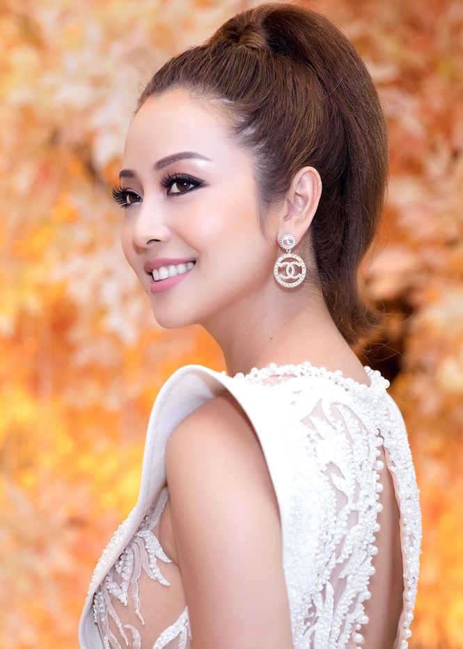 Jennifer Phạm mặc gợi cảm, khoe giọng và nhảy 'sung' trên sân khấu - ảnh 3