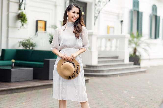 Dương Thuỳ Linh thanh lịch, quyến rũ với trang phục đón thu - ảnh 2