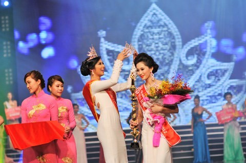 Hoa hậu Ngọc Hân làm phù dâu trong lễ cưới của Hoa hậu Thu Thảo - ảnh 3