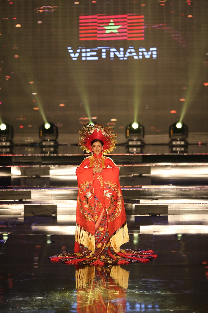Choáng ngợp với đêm diễn quốc phục lộng lẫy của dàn thí sinh Miss Grand - ảnh 4
