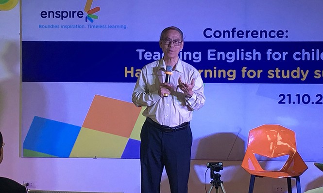 Thầy Nguyễn Quốc Hùng: Học ngoại ngữ, đừng lôi công nghệ đè lên đầu trẻ - ảnh 1