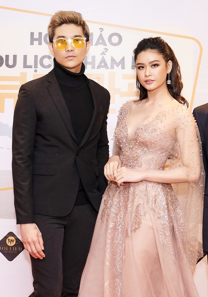 Trương Quỳnh Anh tự tin khoe vòng 1 sau
