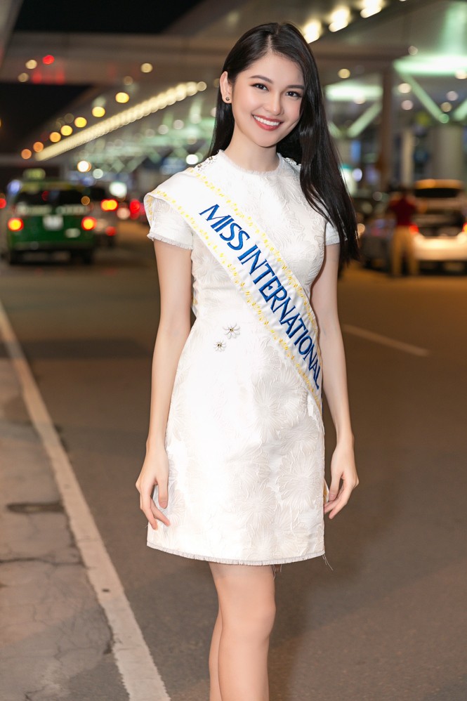 Á hậu Thùy Dung mang 140kg hành lý sang Nhật dự thi Miss International - ảnh 1