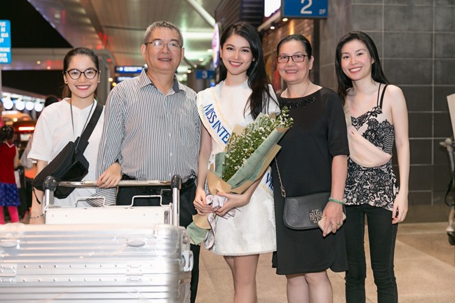 Á hậu Thùy Dung mang 140kg hành lý sang Nhật dự thi Miss International - ảnh 8