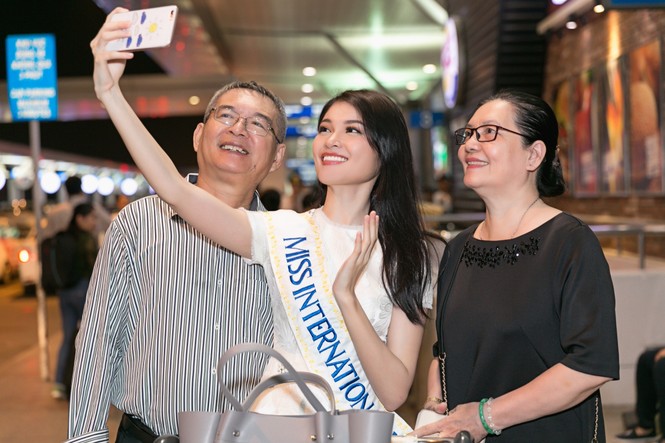 Á hậu Thùy Dung mang 140kg hành lý sang Nhật dự thi Miss International - ảnh 9
