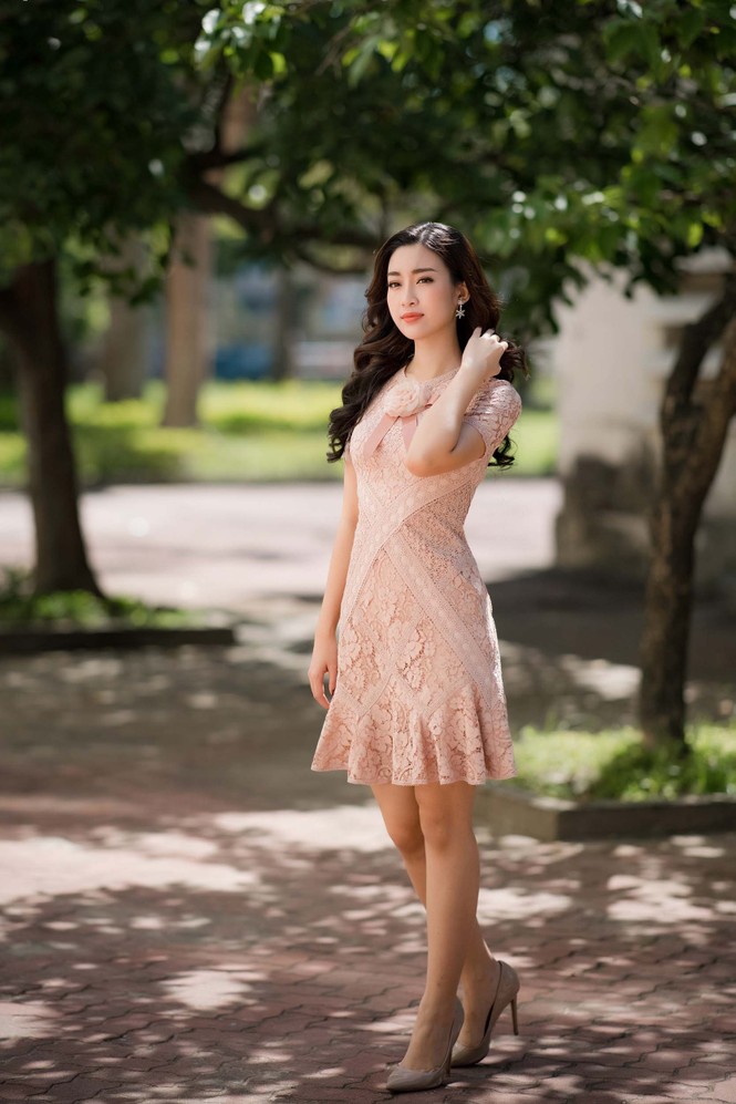 Jun Phạm tiếp tục nắm tay, tình tứ 'thả thính' Hoa hậu Mỹ Linh - ảnh 3