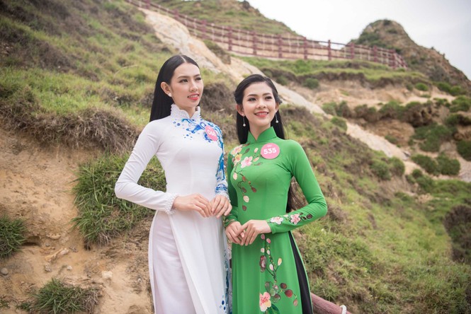 Thí sinh Hoa hậu Việt Nam ngỡ ngàng với Eo Gió hùng vĩ ngoài đời thực - ảnh 2