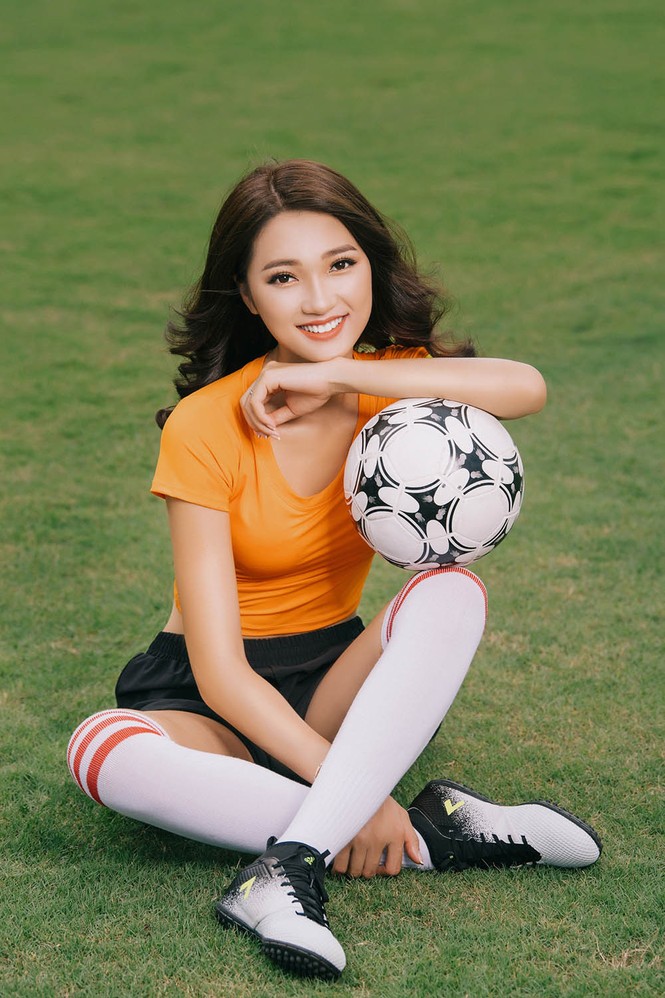 Top 10 HHHV Ngọc Nữ khoe ba vòng nóng bỏng cổ động World Cup 2018 - ảnh 4