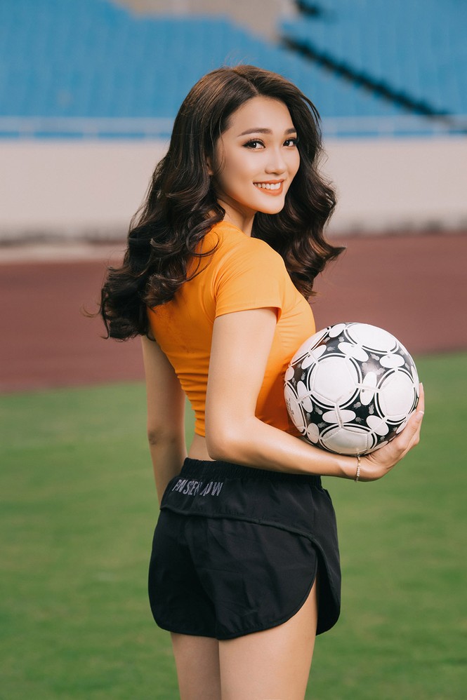 Top 10 HHHV Ngọc Nữ khoe ba vòng nóng bỏng cổ động World Cup 2018 - ảnh 5