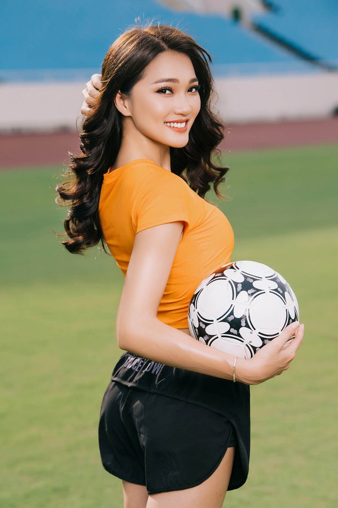Top 10 HHHV Ngọc Nữ khoe ba vòng nóng bỏng cổ động World Cup 2018 - ảnh 6
