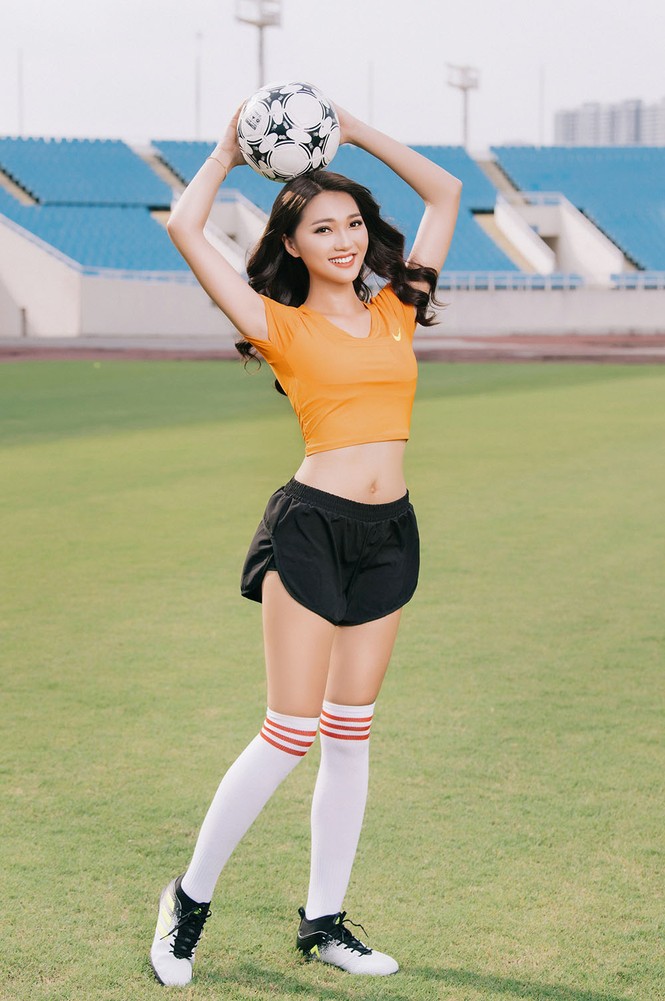 Top 10 HHHV Ngọc Nữ khoe ba vòng nóng bỏng cổ động World Cup 2018 - ảnh 7