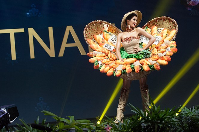 'Bánh mì' của H'Hen Niê lọt top 15 trang phục đẹp nhất Miss Universe - ảnh 3