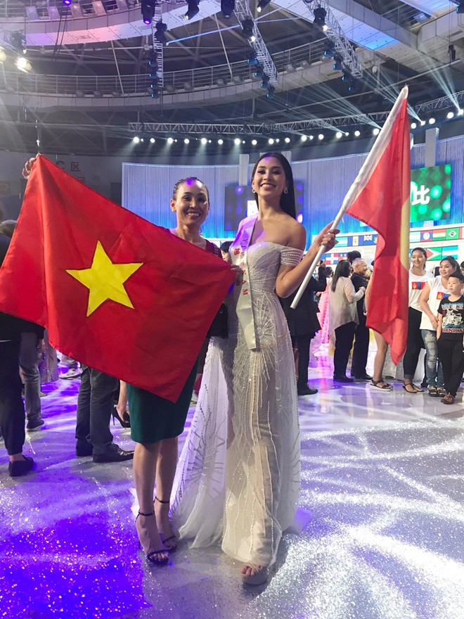 Hoa hậu Tiểu Vy hé lộ diễn hài kịch trong ‘Táo Xuân Kỷ Hợi 2019’ - ảnh 2