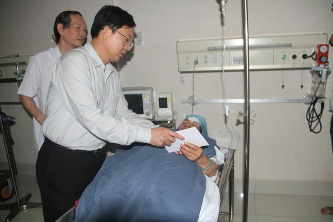 Tai nạn xe khách - ảnh 1