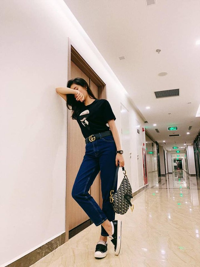 Vợ chồng Hoa hậu Thu Thảo đón Valentine lãng mạn ở châu Âu - ảnh 11