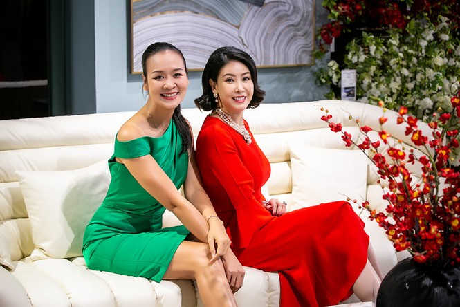 Hà Kiều Anh, NSƯT Chiều Xuân 'đọ' sắc gợi cảm với váy đỏ rực rỡ - ảnh 14
