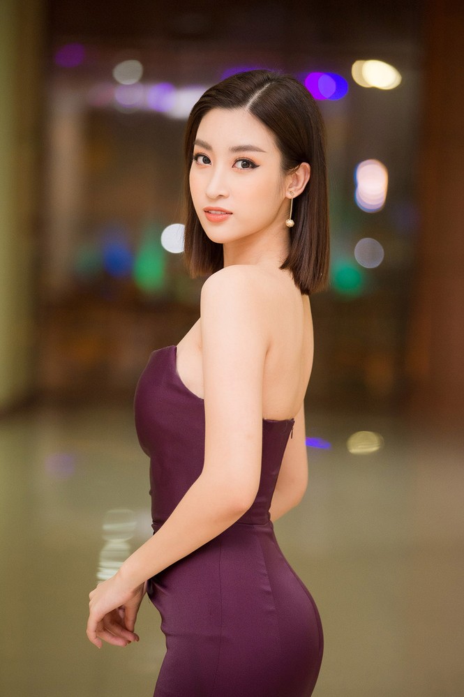 Hoa hậu Mỹ Linh vai trần gợi cảm làm giám khảo Người đẹp Kinh Bắc - ảnh 4