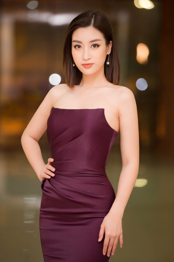 Hoa hậu Mỹ Linh vai trần gợi cảm làm giám khảo Người đẹp Kinh Bắc - ảnh 3