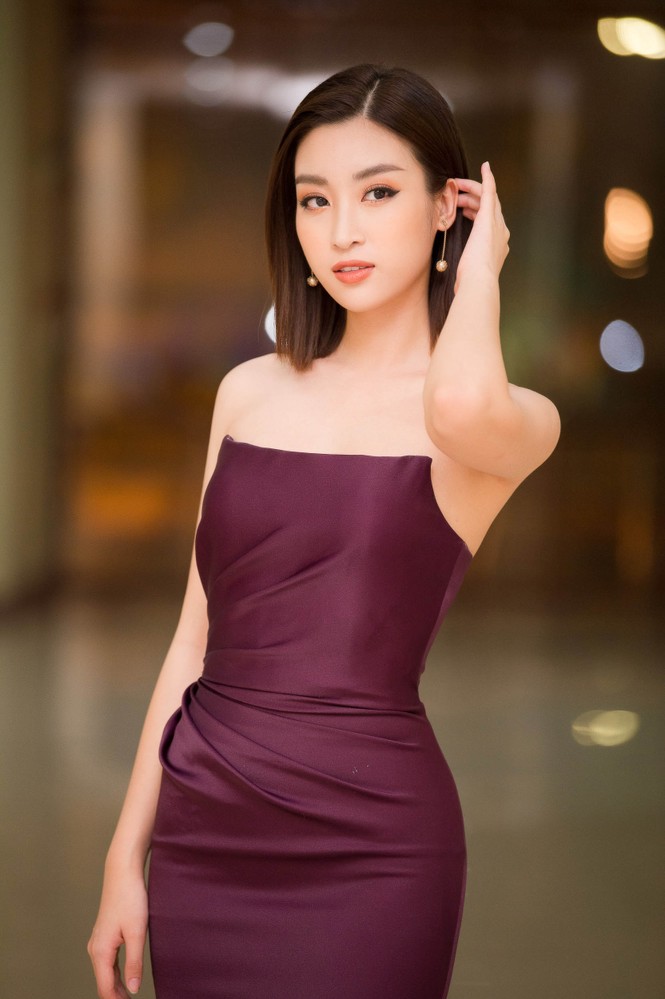 Hoa hậu Mỹ Linh vai trần gợi cảm làm giám khảo Người đẹp Kinh Bắc - ảnh 2