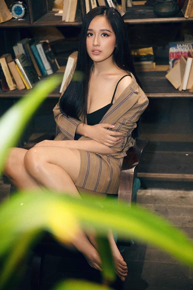 Mai Phương Thuý diện mốt 'giấu quần' sexy khiến fans 'phát sốt' - ảnh 10