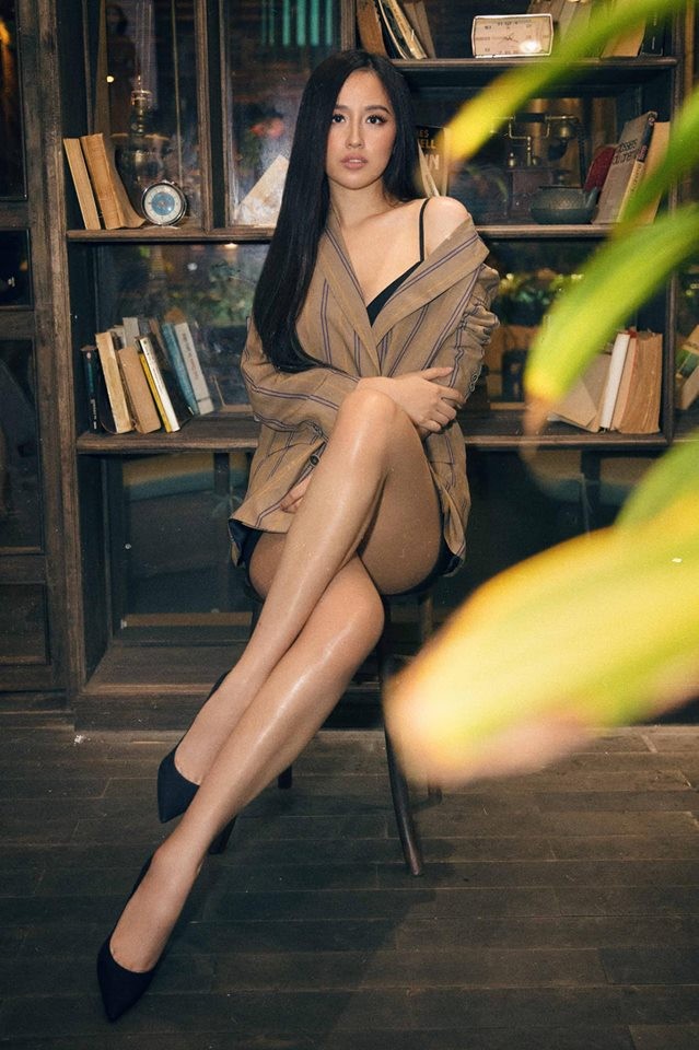 Mai Phương Thuý diện mốt 'giấu quần' sexy khiến fans 'phát sốt' - ảnh 11