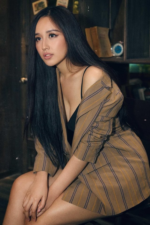 Mai Phương Thuý diện mốt 'giấu quần' sexy khiến fans 'phát sốt' - ảnh 4