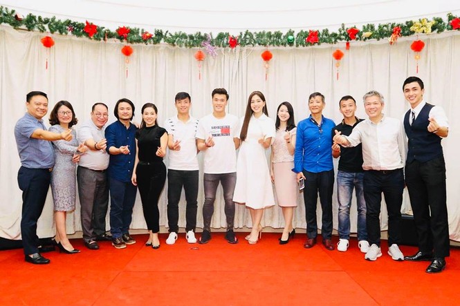 Á hậu Phương Nga tình tứ song ca cùng bạn trai Bình An - ảnh 1