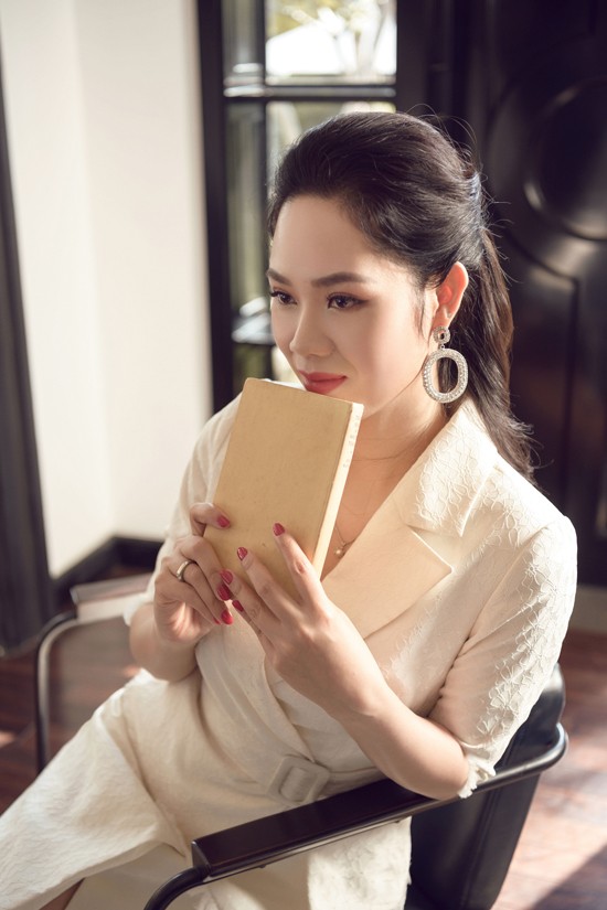 Hoa hậu Mai Phương 'tái xuất' đẹp rực rỡ sau 17 năm đăng quang - ảnh 3