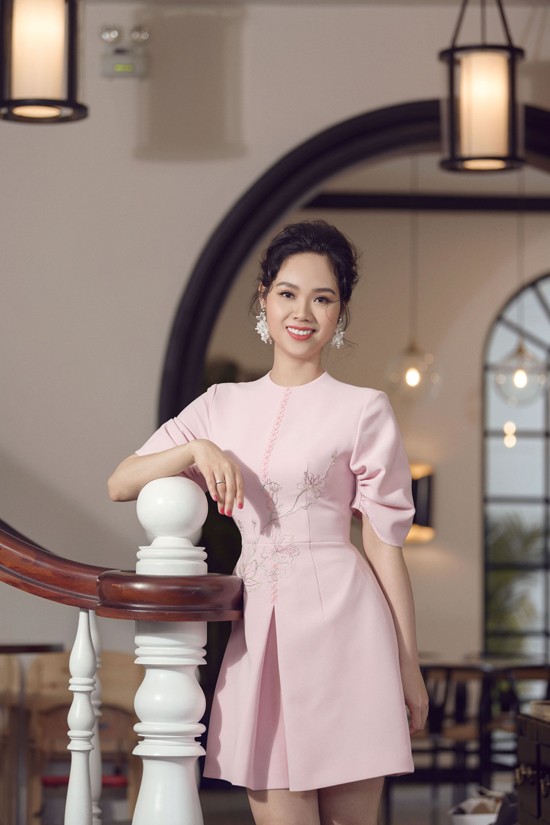 Hoa hậu Mai Phương 'tái xuất' đẹp rực rỡ sau 17 năm đăng quang - ảnh 2