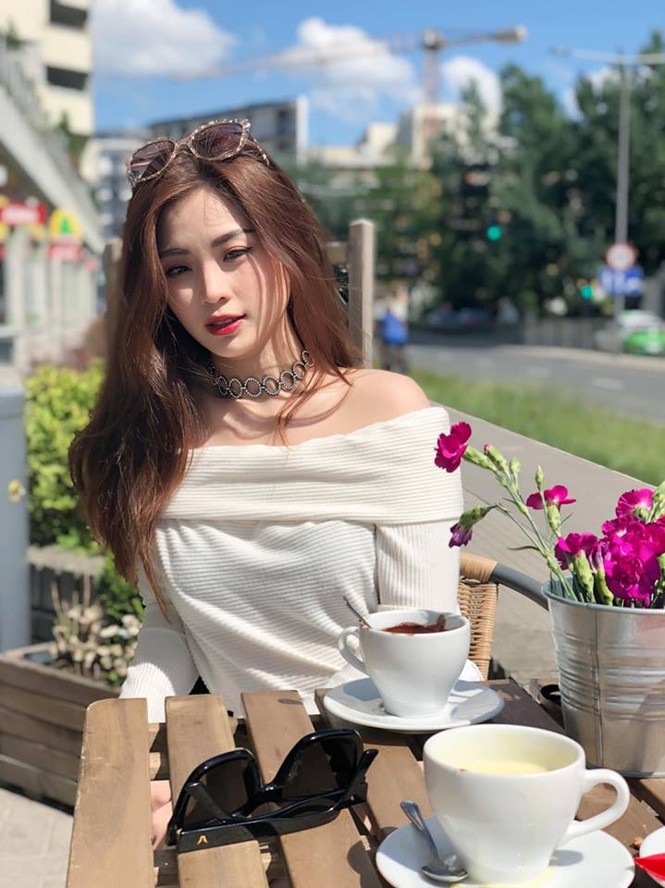 Hoa hậu Thu Thảo 'tái xuất' xinh đẹp làm mẫu ảnh khiến fans ngất ngây - ảnh 10