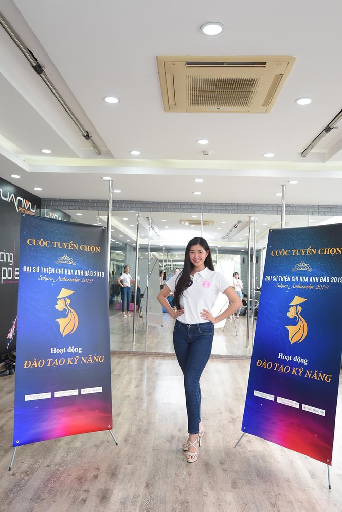Thí sinh Đại sứ Hoa Anh Đào khoe dáng trên sàn tập - ảnh 5