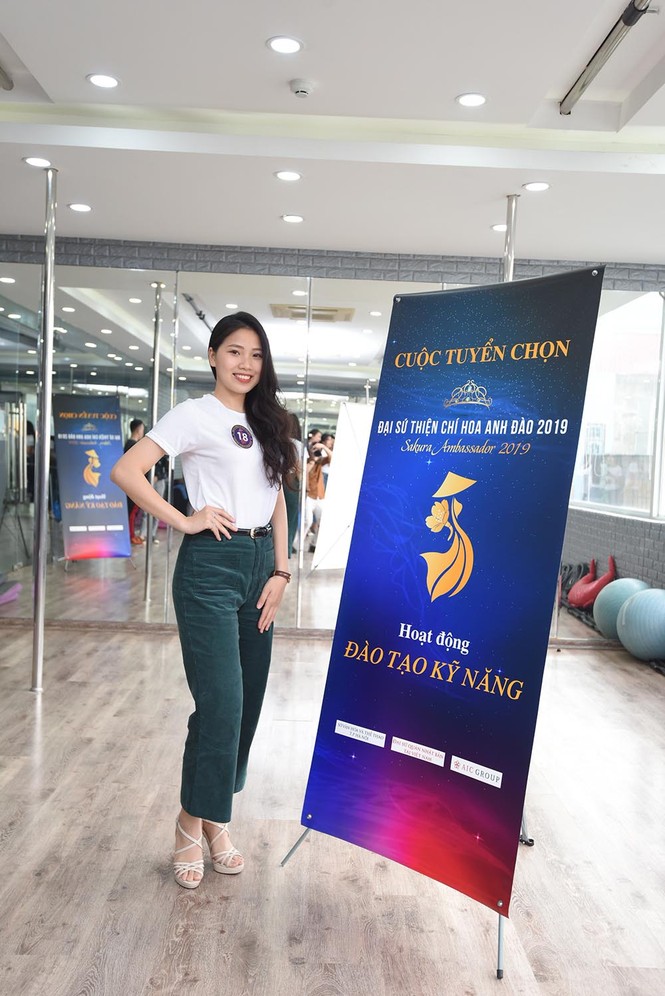 Thí sinh Đại sứ Hoa Anh Đào khoe dáng trên sàn tập - ảnh 6