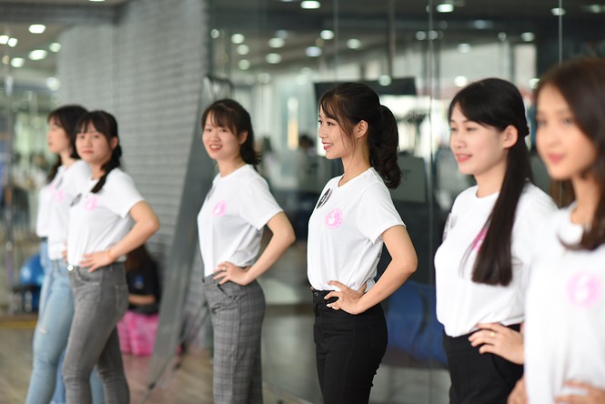 Thí sinh Đại sứ Hoa Anh Đào khoe dáng trên sàn tập - ảnh 8