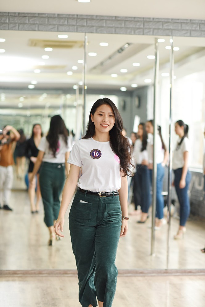 Thí sinh Đại sứ Hoa Anh Đào khoe dáng trên sàn tập - ảnh 9