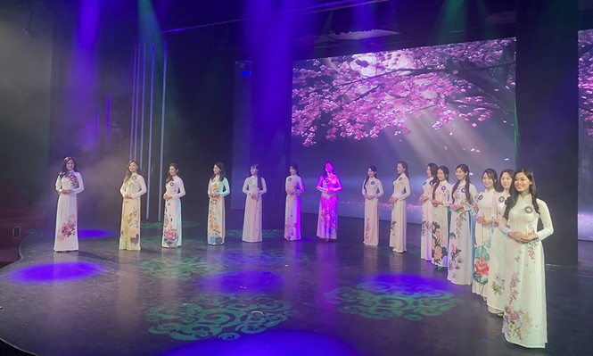 Thí sinh Đại sứ Hoa Anh Đào 2019 tất bật tổng duyệt trước 'giờ G' - ảnh 1