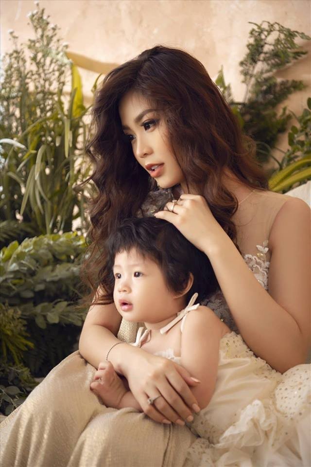 Á hậu Hoàng My tìm thấy 'em gái' thất lạc sau 19 năm khiến ai nấy ngỡ ngàng - ảnh 8