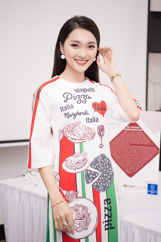 'Bạn gái tin đồn' Phan Văn Đức rạng rỡ áo dài, khoe sắc bên Hoa hậu Ngọc Hân - ảnh 7