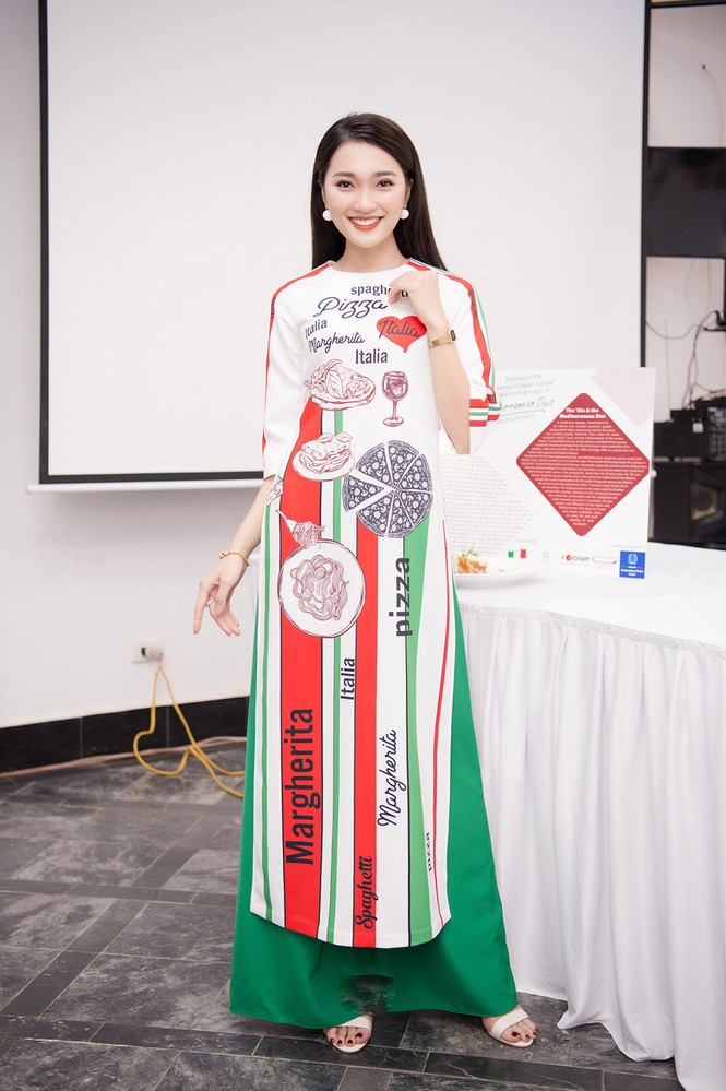 'Bạn gái tin đồn' Phan Văn Đức rạng rỡ áo dài, khoe sắc bên Hoa hậu Ngọc Hân - ảnh 8