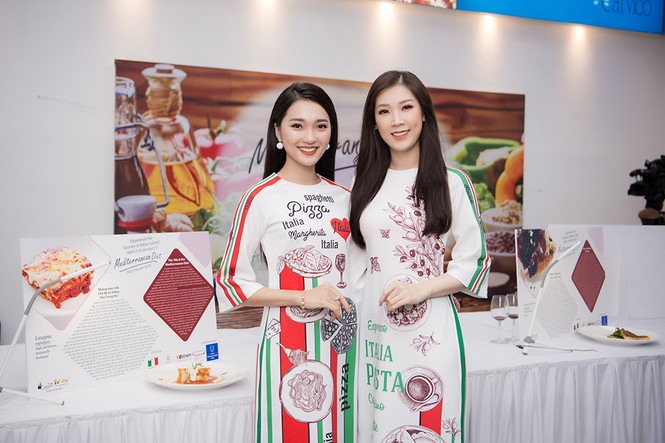 'Bạn gái tin đồn' Phan Văn Đức rạng rỡ áo dài, khoe sắc bên Hoa hậu Ngọc Hân - ảnh 10