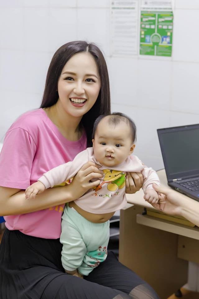 Hoa hậu Phương Khánh khoe ảnh bikini gợi cảm trên nhà cao tầng - ảnh 7