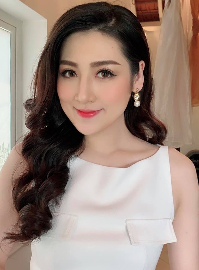 Hoa hậu Phương Khánh khoe ảnh bikini gợi cảm trên nhà cao tầng - ảnh 9