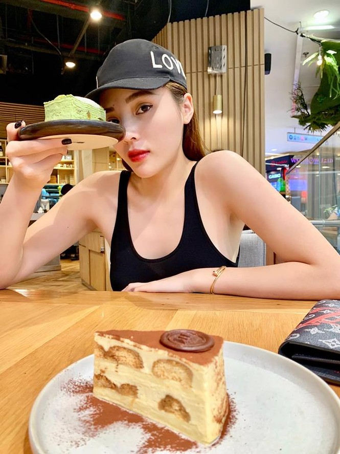 Hoa hậu Phương Khánh khoe ảnh bikini gợi cảm trên nhà cao tầng - ảnh 12