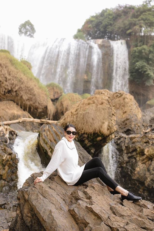 Mai Phương Thuý khoe chân dài miên man trên phố khiến fans ngây ngất - ảnh 12