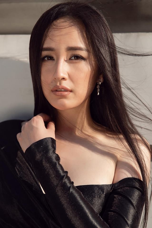 Mai Phương Thuý khoe chân dài miên man trên phố khiến fans ngây ngất - ảnh 1